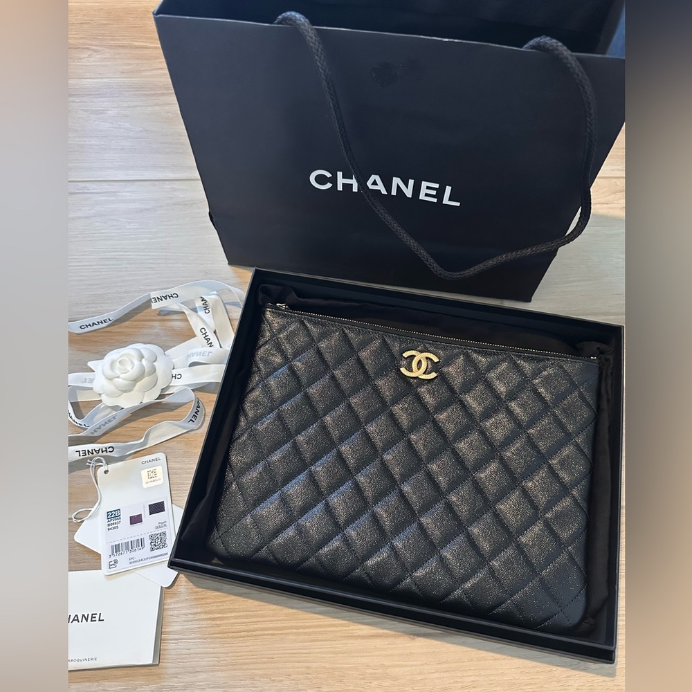 Chanel Black Caviar O Case (Medium) - Gold